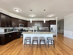 522 N Western Ave, Unit J04P in Chicago, IL - Building Photo - Building Photo