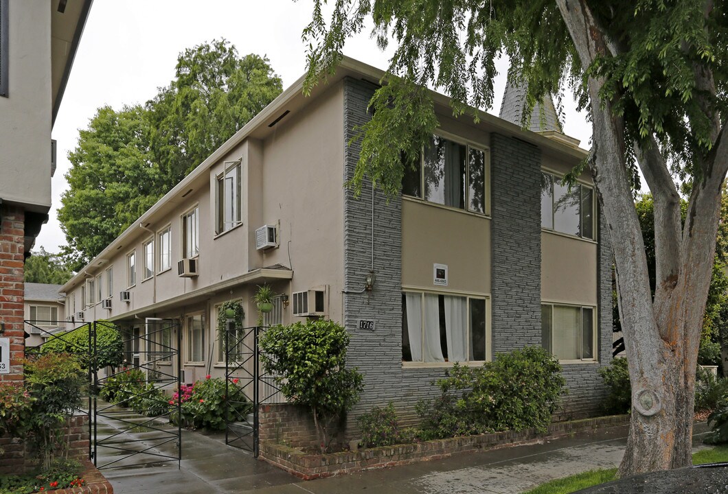 Ambassador Gardens in Sacramento, CA - Building Photo