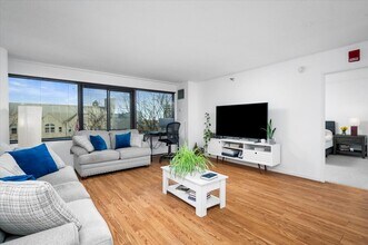 127 Greyrock Pl in Stamford, CT - Building Photo - Building Photo