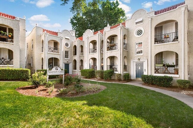 Spanish Oaks Apartment in Atlanta, GA - Foto de edificio - Building Photo