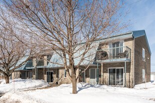 82 Du Carrefour St in Lévis, QC - Building Photo