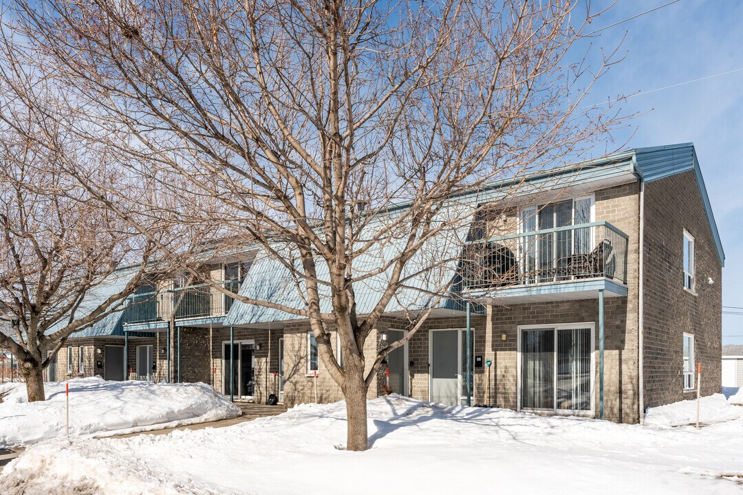 82 Du Carrefour St in Lévis, QC - Building Photo