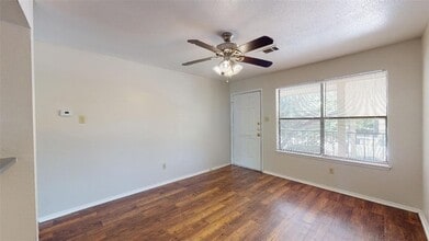 309 Manuel Dr, Unit D in College Station, TX - Building Photo - Building Photo
