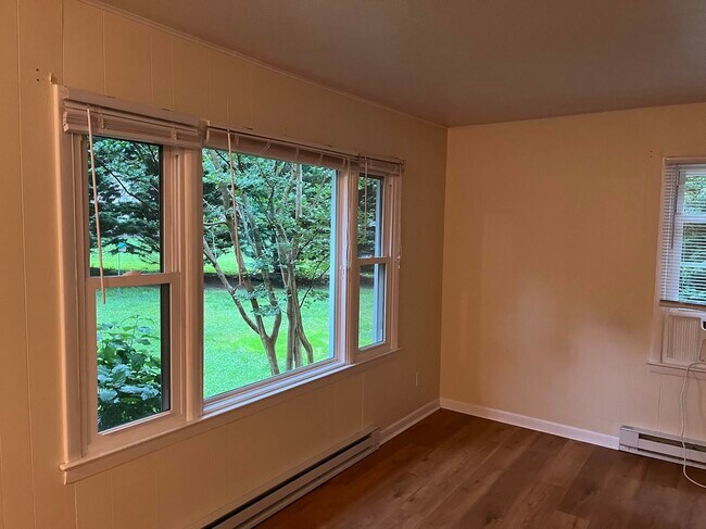 2350 Rolfe St, Unit B in Hendersonville, NC - Building Photo - Building Photo