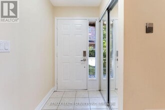 80 Acorn Pl in Mississauga, ON - Building Photo - Building Photo