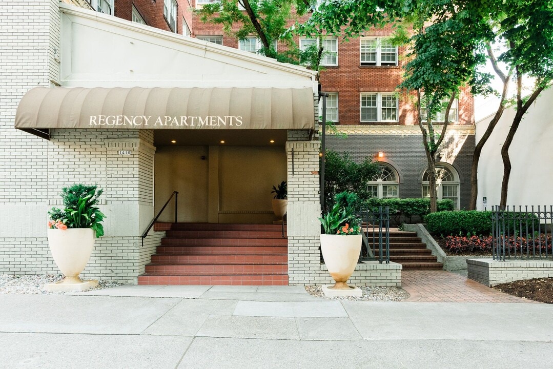 Regency Apartments in Portland, OR - Building Photo