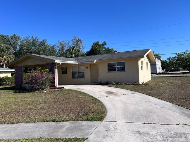 2019 Gray Ct in North Fort Myers, FL - Building Photo - Building Photo