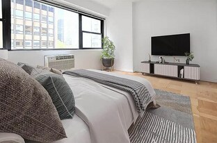 330e E 46th St in New York, NY - Building Photo