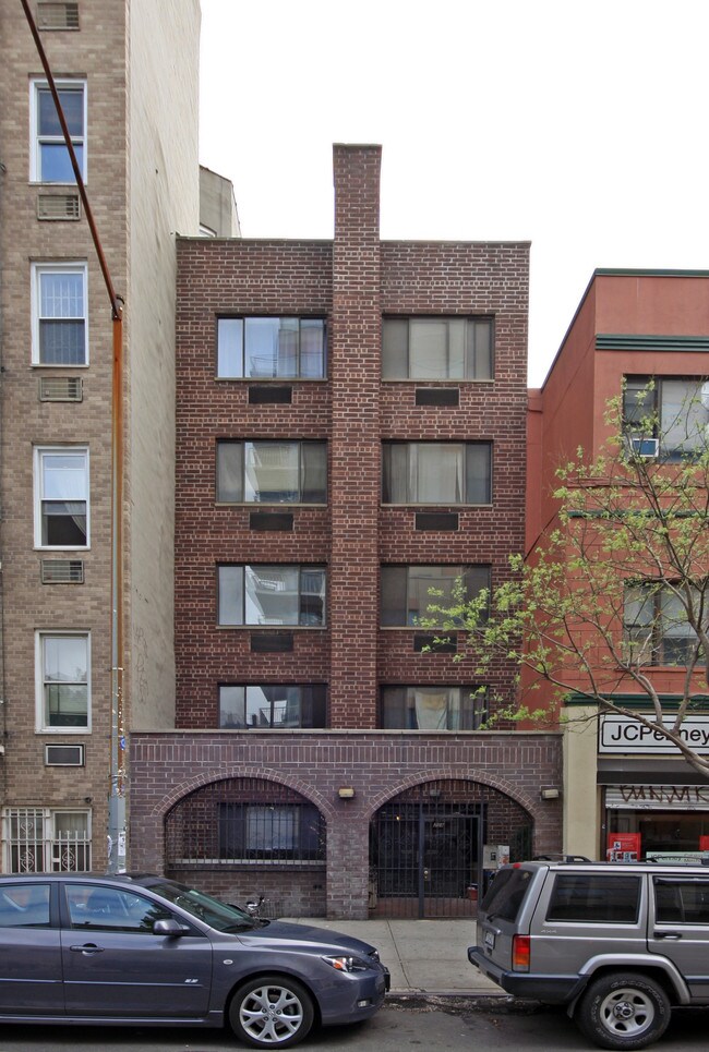 239 E 10th St in New York, NY - Building Photo - Building Photo