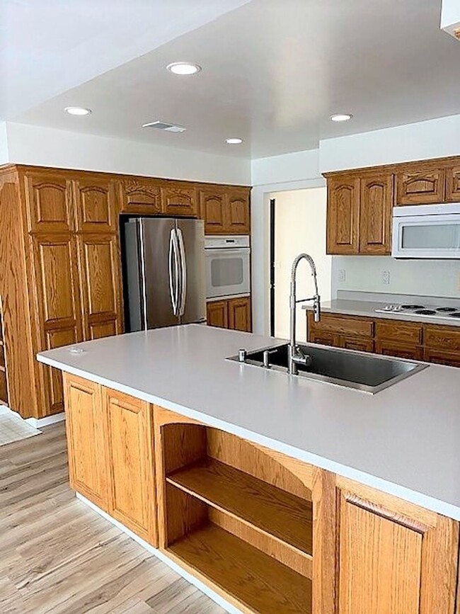 4138 Jasper Way in Redding, CA - Building Photo - Building Photo