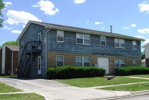 107 W Shelbourne Dr in Normal, IL - Building Photo