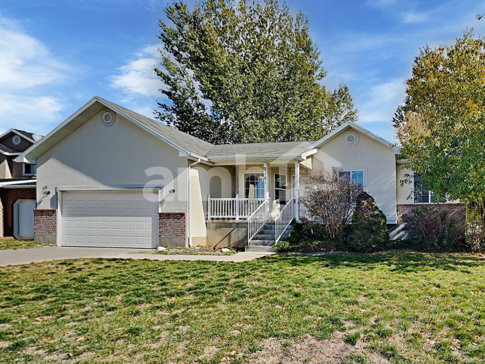 2161 S 1800 W in Syracuse, UT - Building Photo