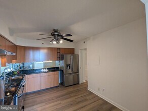 3709 S George Mason Dr in Falls Church, VA - Foto de edificio - Building Photo