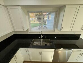 4557 N Sequoia Dr in Fresno, CA - Building Photo - Building Photo