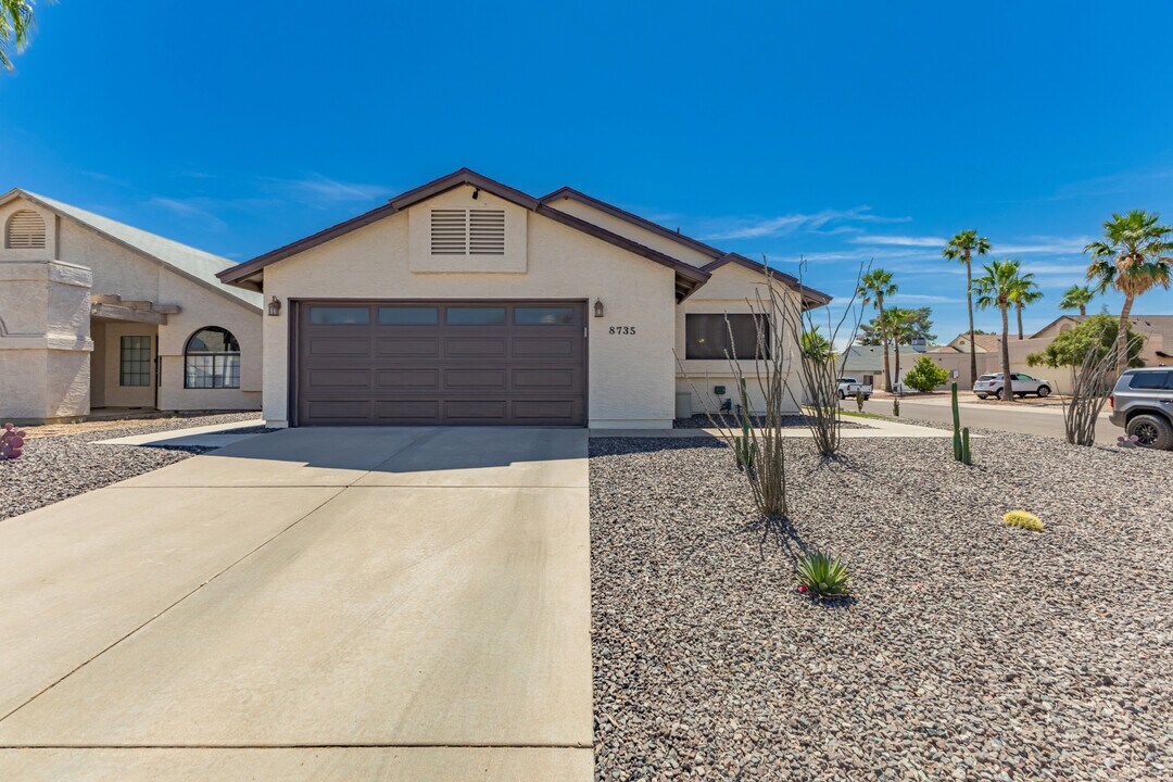 8735 E Moreland St in Scottsdale, AZ - Foto de edificio