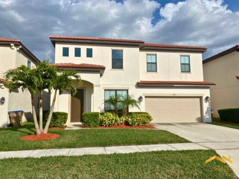 2941 Siesta View Dr in Kissimmee, FL - Building Photo