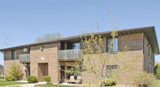 Shadow Creek Apartments in Oshkosh, WI - Foto de edificio