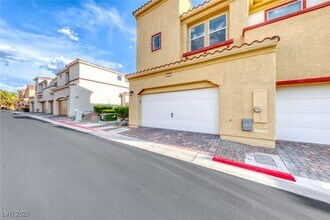 1024 Via Panfilo Ave in Henderson, NV - Building Photo - Building Photo