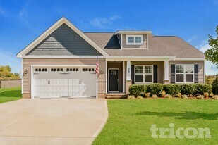 25 Braddock Dr in Lillington, NC - Building Photo