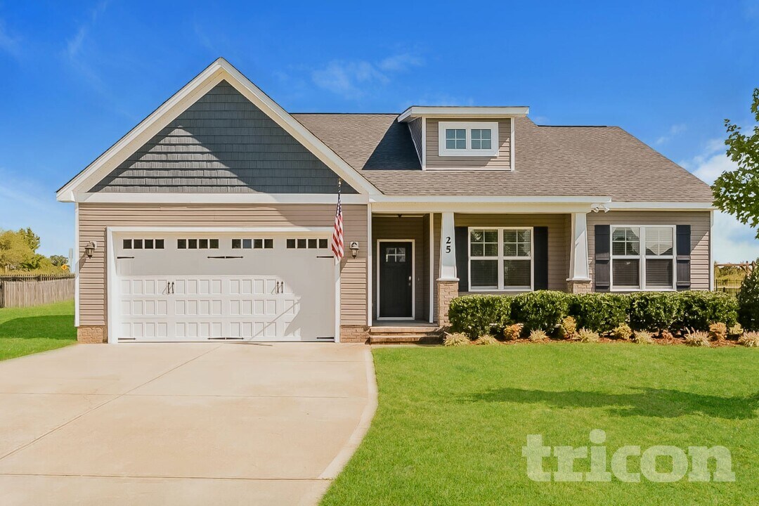 25 Braddock Dr in Lillington, NC - Building Photo