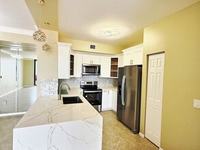 651 Okeechobee Blvd, Unit Ph1-10 in West Palm Beach, FL - Building Photo - Building Photo