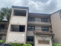 9833 Nob Hill Ln in Sunrise, FL - Building Photo - Building Photo