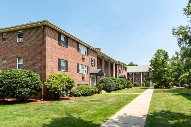 Towne Estates in Melrose, MA - Foto de edificio - Building Photo