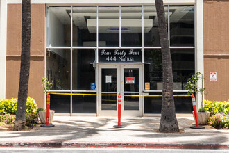 Waikiki Beach Condominiums in Honolulu, HI - Building Photo - Building Photo