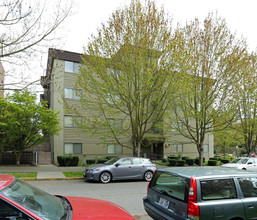 (1K) Kristine Apartments in Seattle, WA - Building Photo - Building Photo