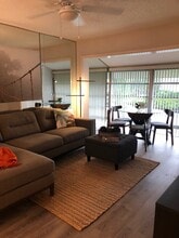 1825 Cobia Dr, Unit 202H in Vero Beach, FL - Foto de edificio - Building Photo