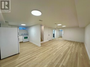 631 MACLAREN Dr in Burlington, ON - Building Photo - Building Photo