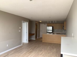 4118 Dawson St in Burnaby, BC - Building Photo - Building Photo