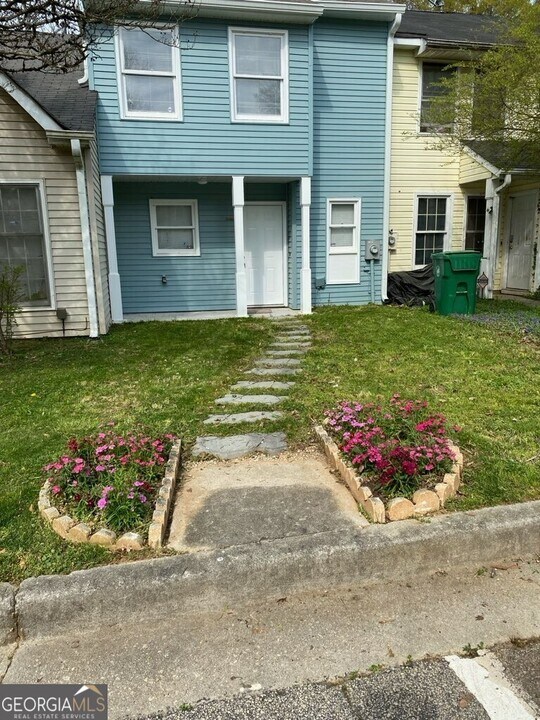 2391 Cove Rd in Lithonia, GA - Building Photo