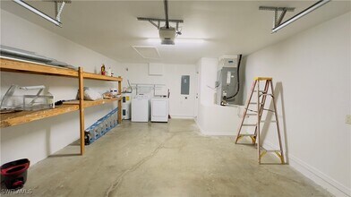 739 Eisenhower Blvd in Lehigh Acres, FL - Foto de edificio - Building Photo