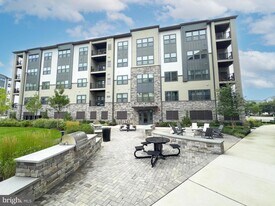 12865 Mosaic Pk Wy, Unit 3C in Herndon, VA - Building Photo