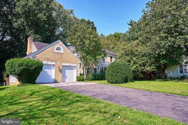 2 Royal Dominion Ct in Bethesda, MD - Building Photo - Building Photo