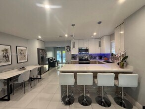 2612 Acapulco Dr in Miramar, FL - Building Photo - Building Photo