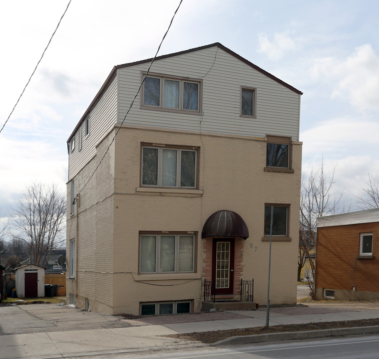 97 Courtland Ave E in Kitchener, ON - Building Photo