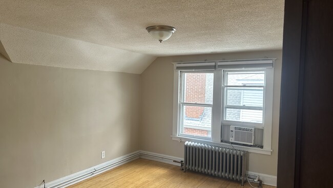 40 S Quaker Ln, Unit 3