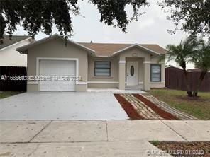 10454 SW 210th Terrace in Cutler Bay, FL - Building Photo