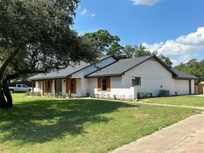 909 Highland Dr in Cleburne, TX - Building Photo - Building Photo