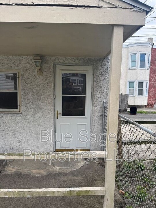 621 W 7th St in Chester, PA - Foto de edificio