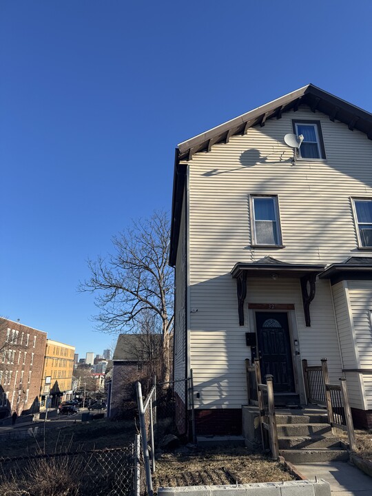 32 Forest St, Unit 1 in Boston, MA - Foto de edificio