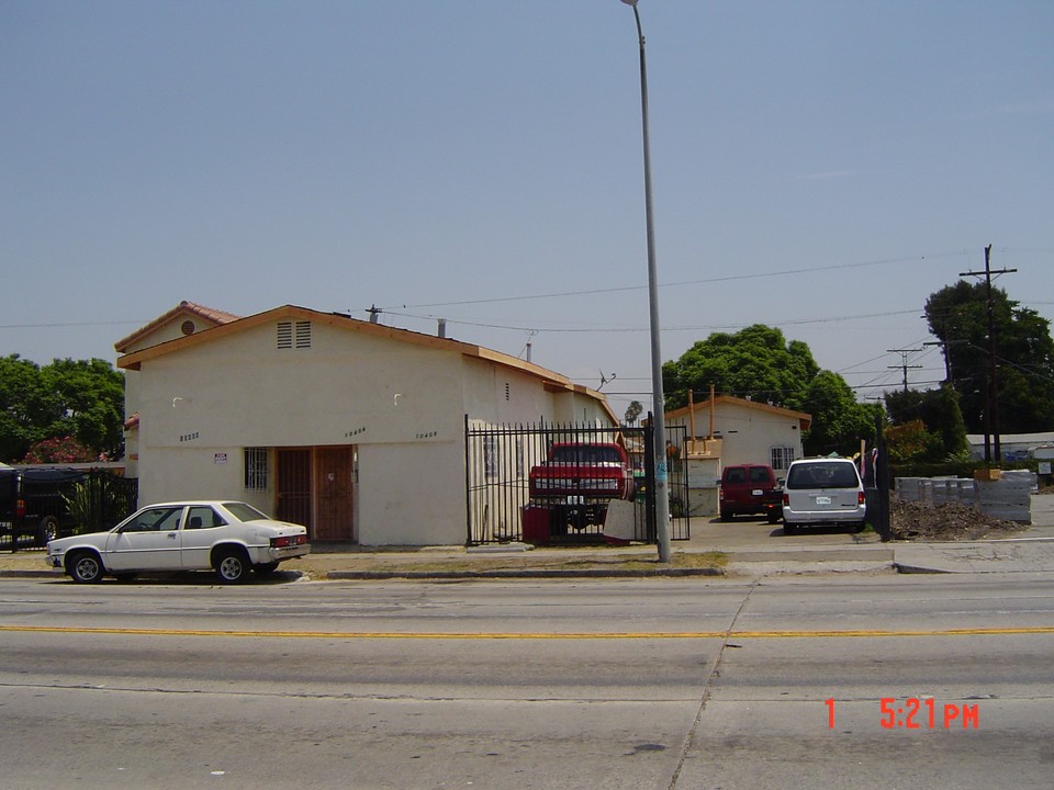 10404 S Main St in Los Angeles, CA - Foto de edificio