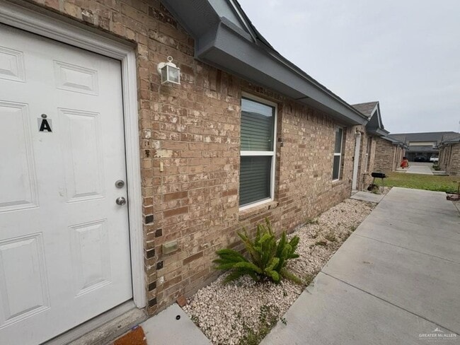 826 S Missouri St, Unit A in Alton, TX - Building Photo - Building Photo