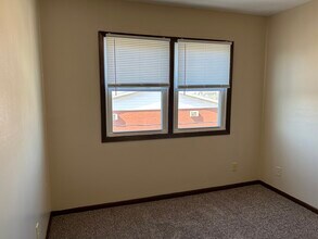 North Ridge in Cedar Rapids, IA - Building Photo - Building Photo