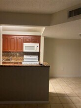 7070 NW 179th St in Hialeah, FL - Building Photo - Building Photo