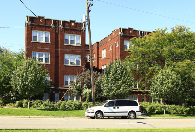 Ridgefield Manor Apartments in Cleveland Heights, OH - Building Photo - Building Photo