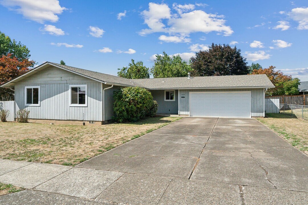 400 S 4th Ave in Cornelius, OR - Foto de edificio
