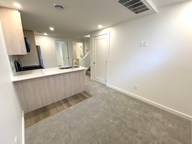 7724-7105 105 Ave NW in Edmonton, AB - Building Photo - Building Photo